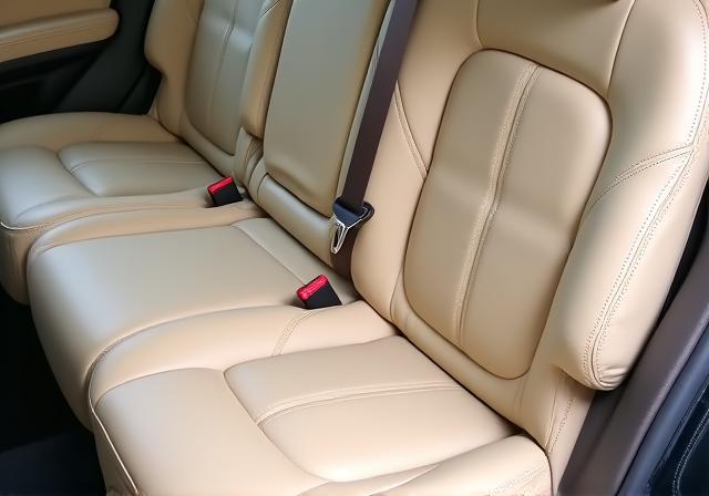 클리닝 및 컨디셔닝 후 깨끗해진 G80의 가죽 시트